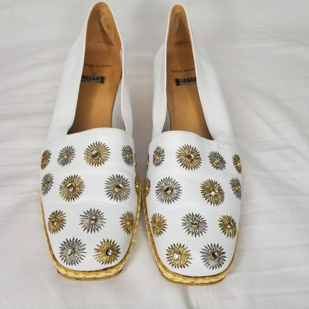 Stuart Weitzman White embroidered/ Rhinestone shoe - Picture 1 of 15